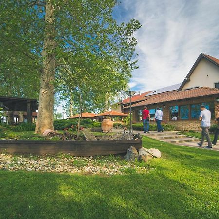 Hotel Dunav Ilok Exterior foto