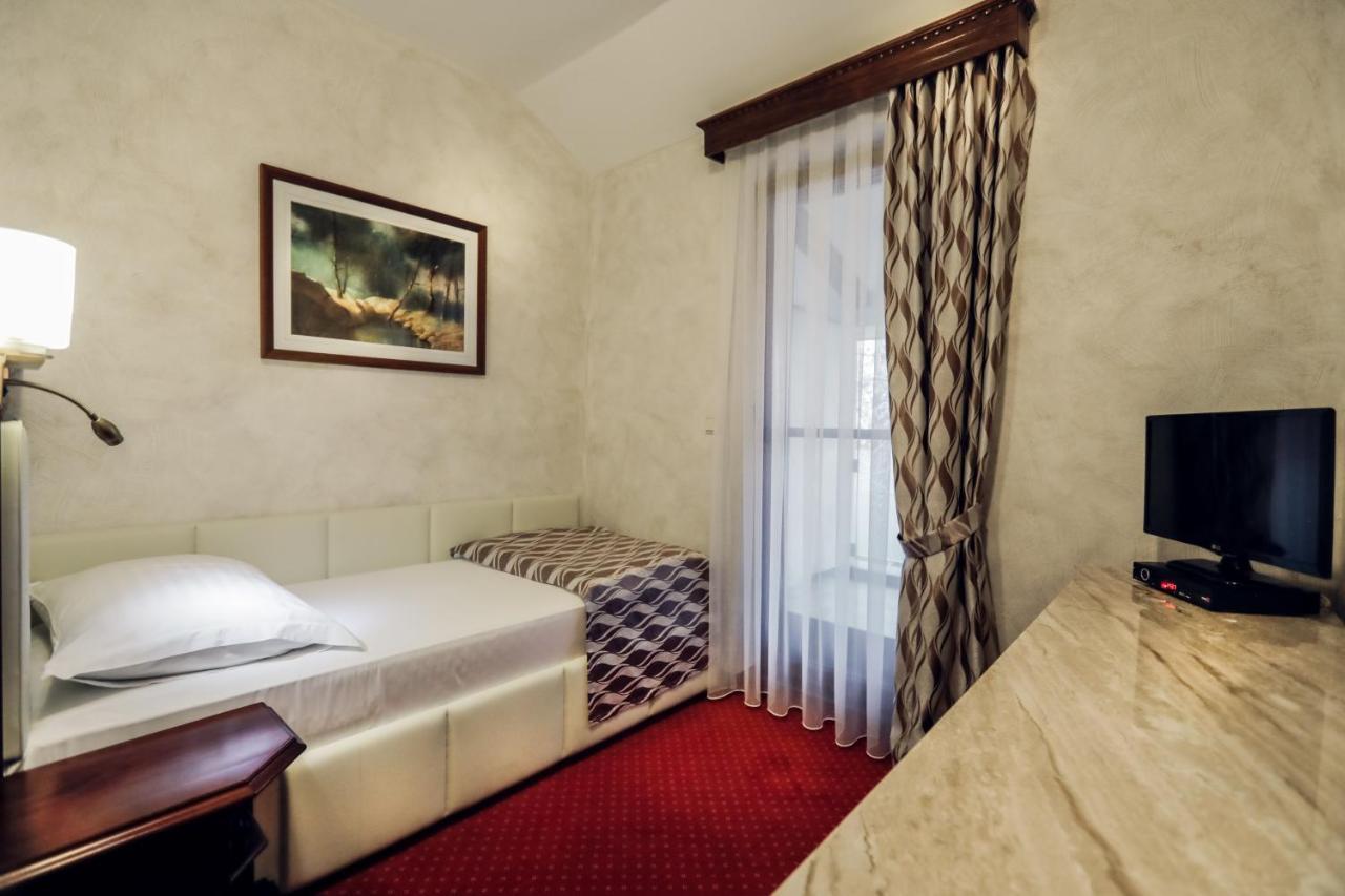 Hotel Dunav Ilok Exterior foto