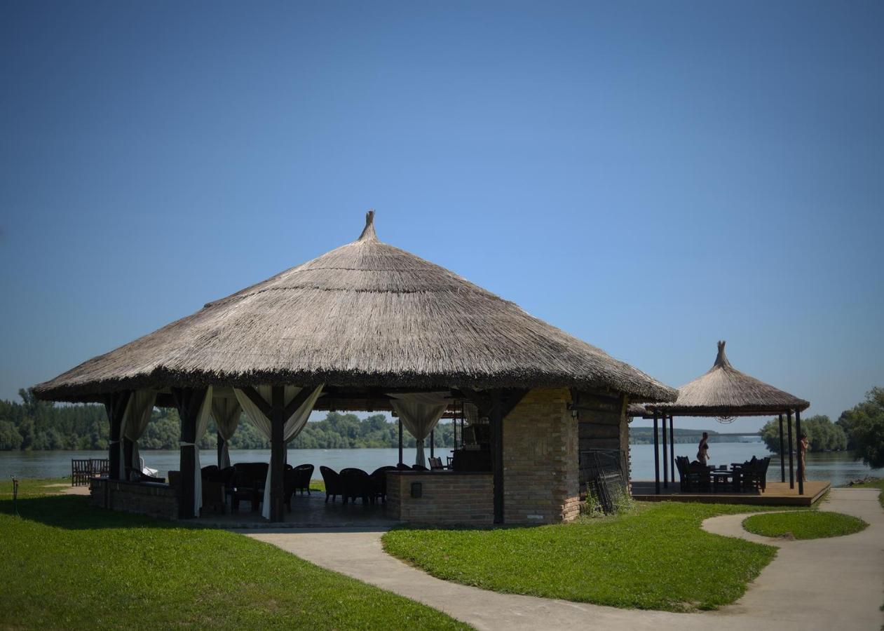 Hotel Dunav Ilok Exterior foto